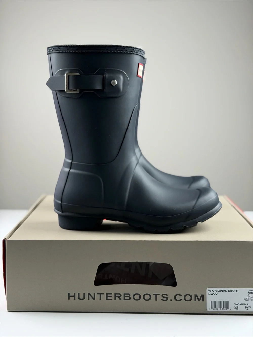 Hunter Women's Original Short Rain Boots in Navy, Size 7